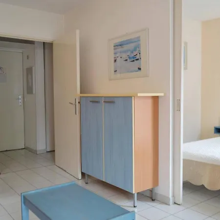 Apartment T2 Avec Piscine Et Salle De Sport, A 400m De La Plage, Parking Inclus - Golfe-juan - Fr-1-252-140 *